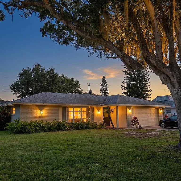3 bed, 2.0 bath, 1549 sqft, $2,900 — Photo 1