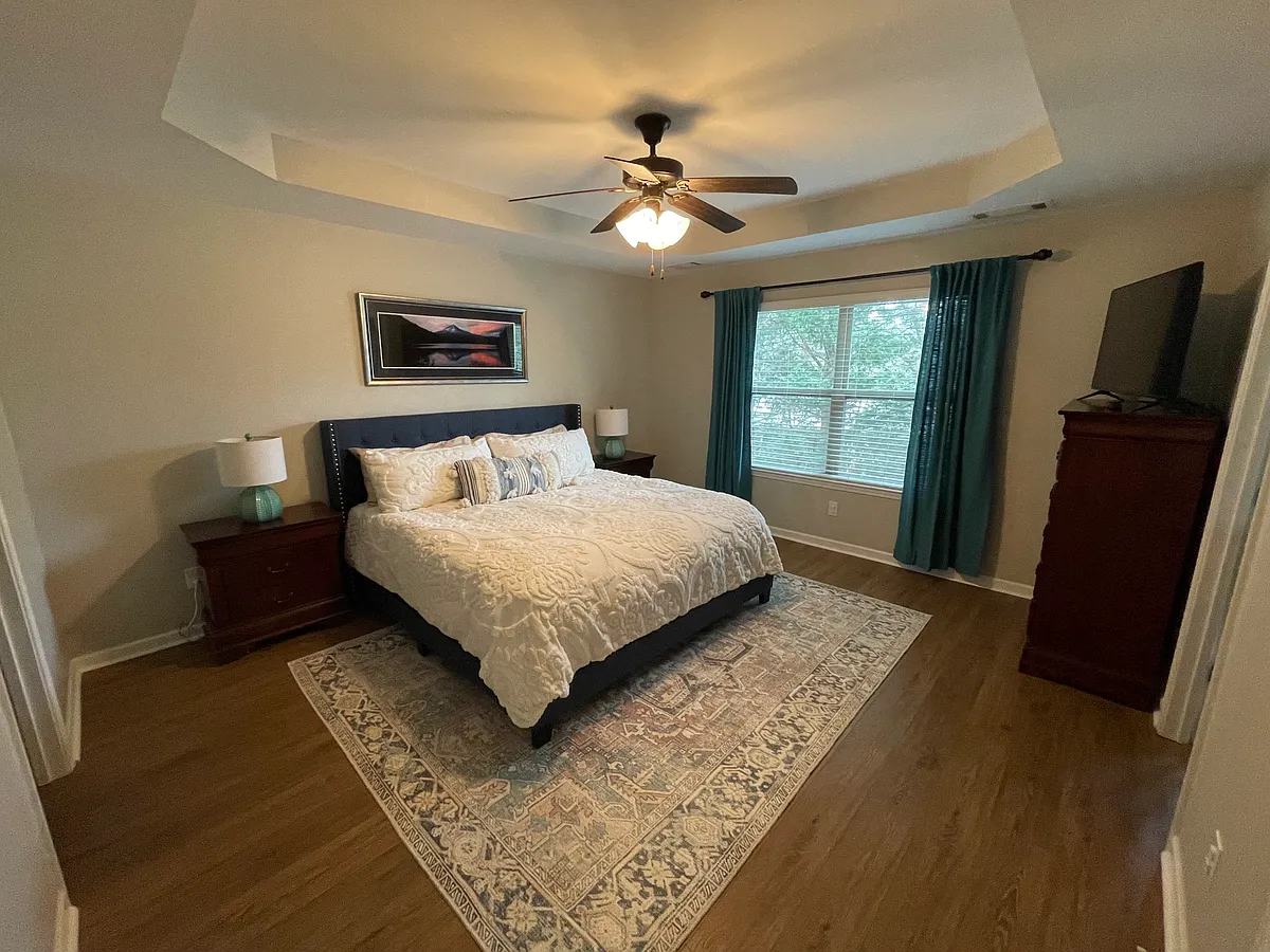 Master Bedroom - 1625 Trailview Way NE