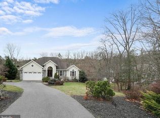 90 Nokomis Trl, Hedgesville, WV 25427