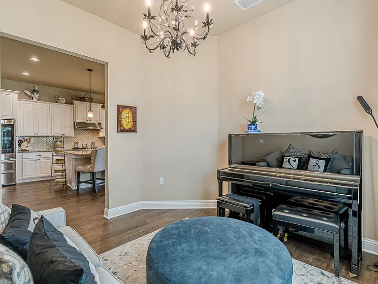 115 Laughing Pear Cv — Photo 9
