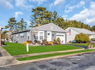 4 Elmswell Ct, Toms River, NJ 08757
