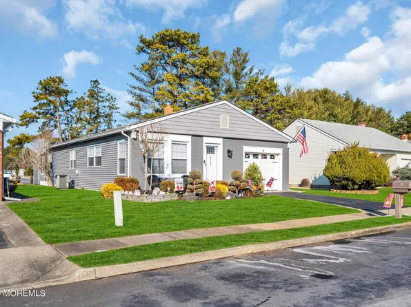 4 Elmswell Court, Toms River, NJ 08757