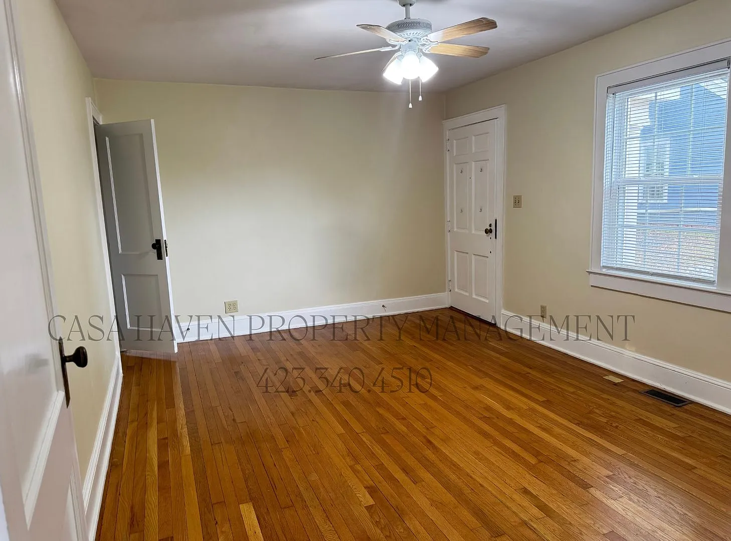 Charming 2 Bed 1 Bath in the Tree Streets! — Photo 4