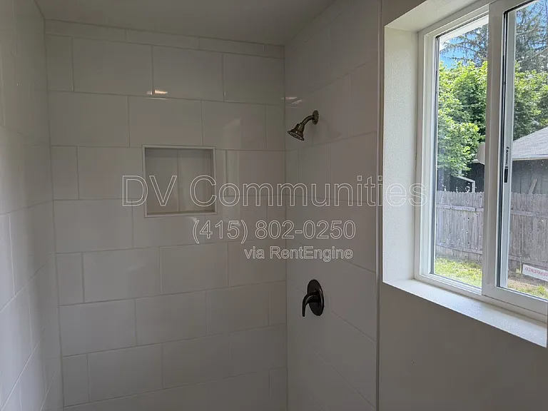 1246 Hughes St — Photo 17