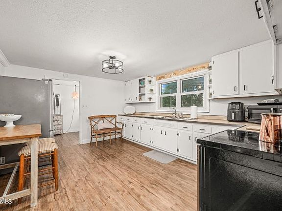 5th image of 1163 Tabor Loop