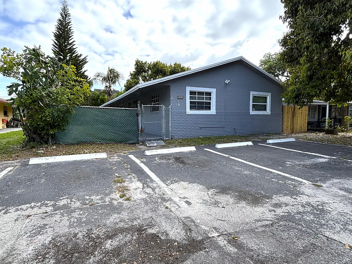Building Photo - 830 SW 10th St #A