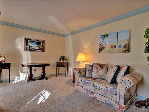 5th image of 10156 Nina Ct