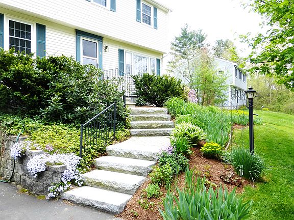 3rd image of 8 Berry Ln
