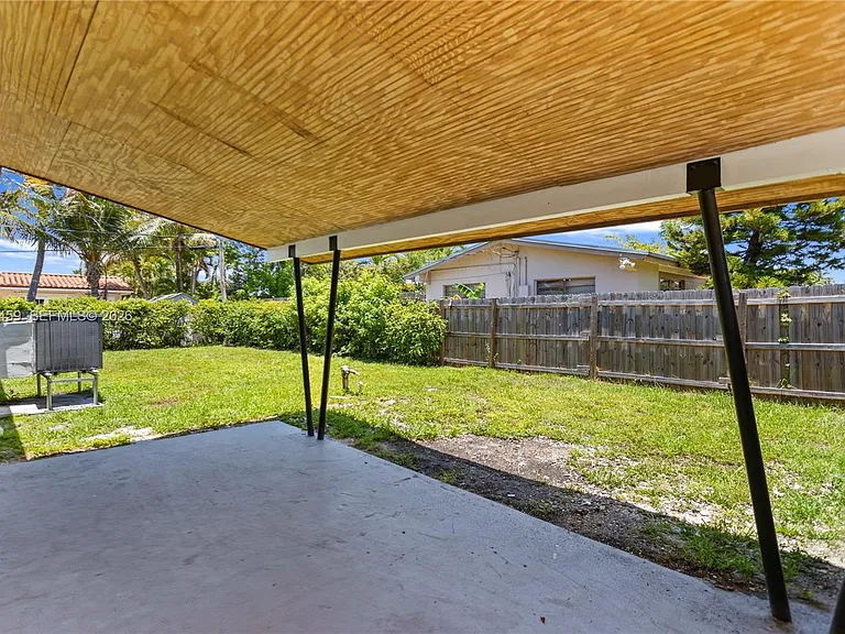 21330 NE 26th Ave — Photo 47