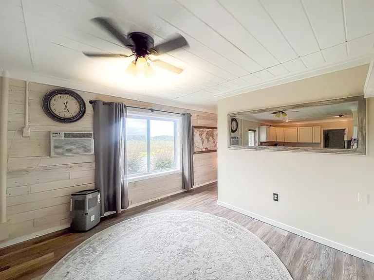 511 Riverview Ct — Photo 37