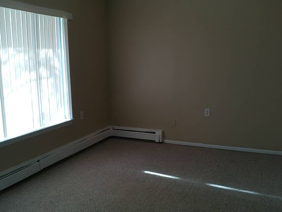4th image of 15811 Harper Ave APT 04