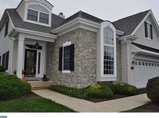 510 Falcon Pointe Dr, New Hope, PA 18938