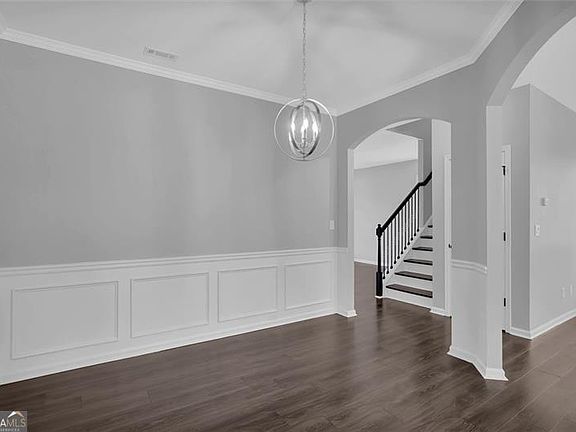 4th image of 581 Collingsworth Ln