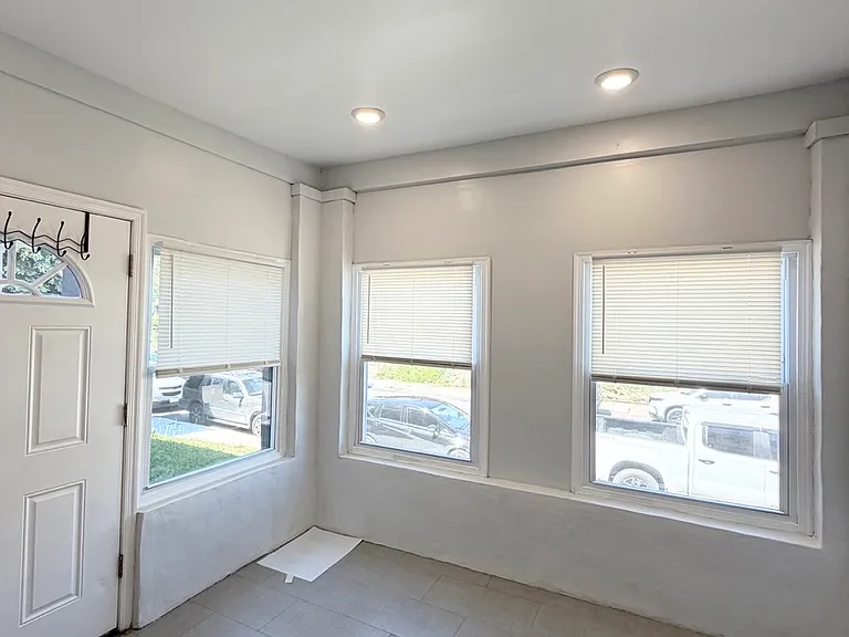 5817 N 6th St — Photo 3