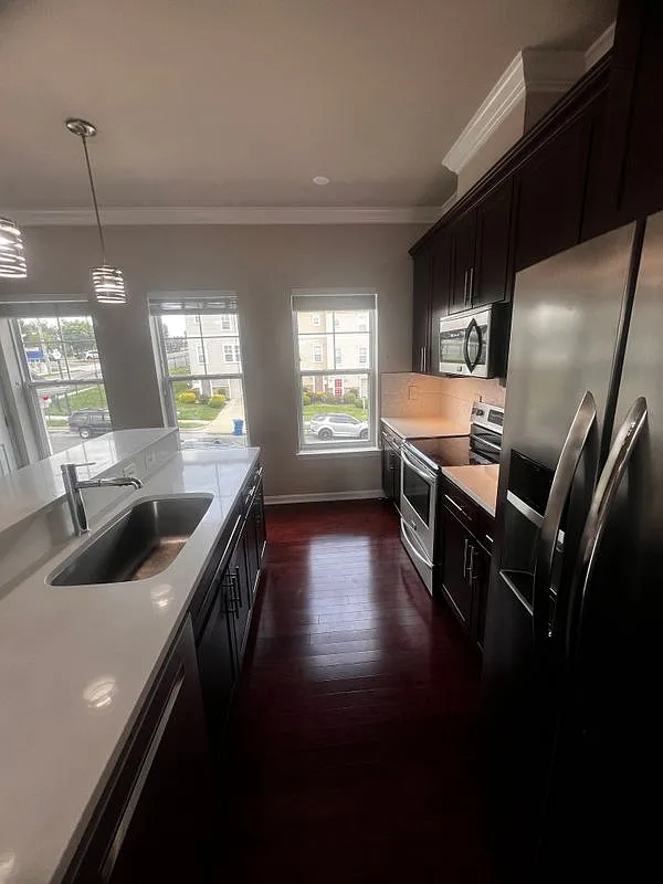 3 bed, 2.0 bath, 1300 sqft, $2,980 — Photo 4