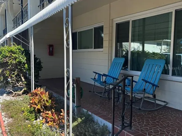 4143 56th St N APT 901, Kenneth City, FL 33709