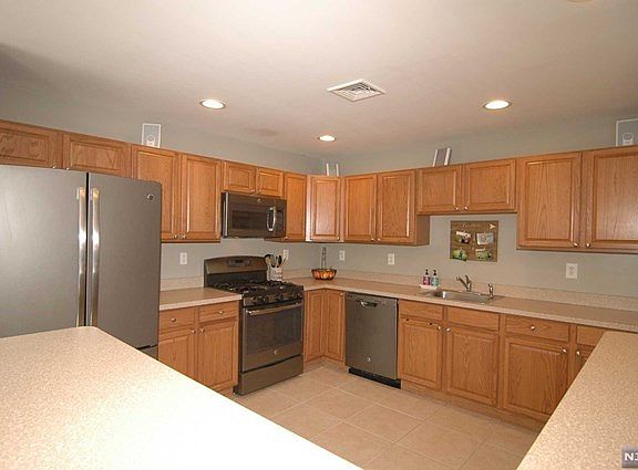 5th image of 14 Ferndale Ln