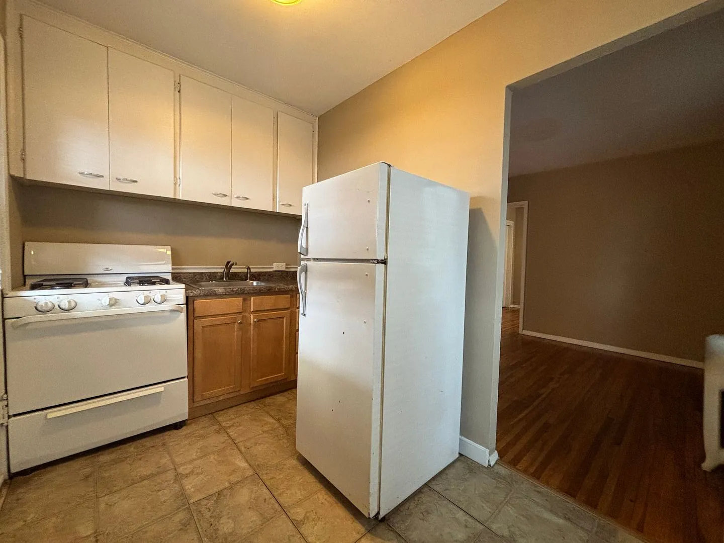 476 Herschel St. — Photo 2