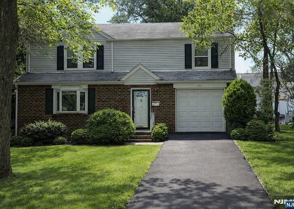 1st image of 984 E Lawn Dr