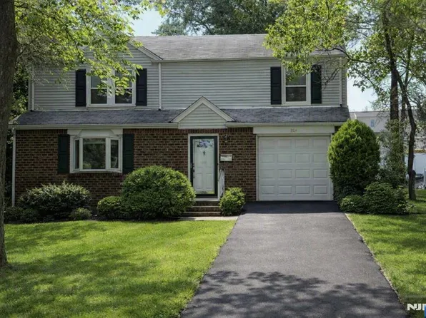 984 E Lawn Dr, Teaneck, NJ 07666