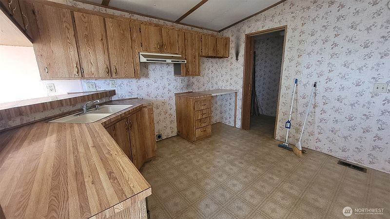 4th image of 2750 NE RD 16