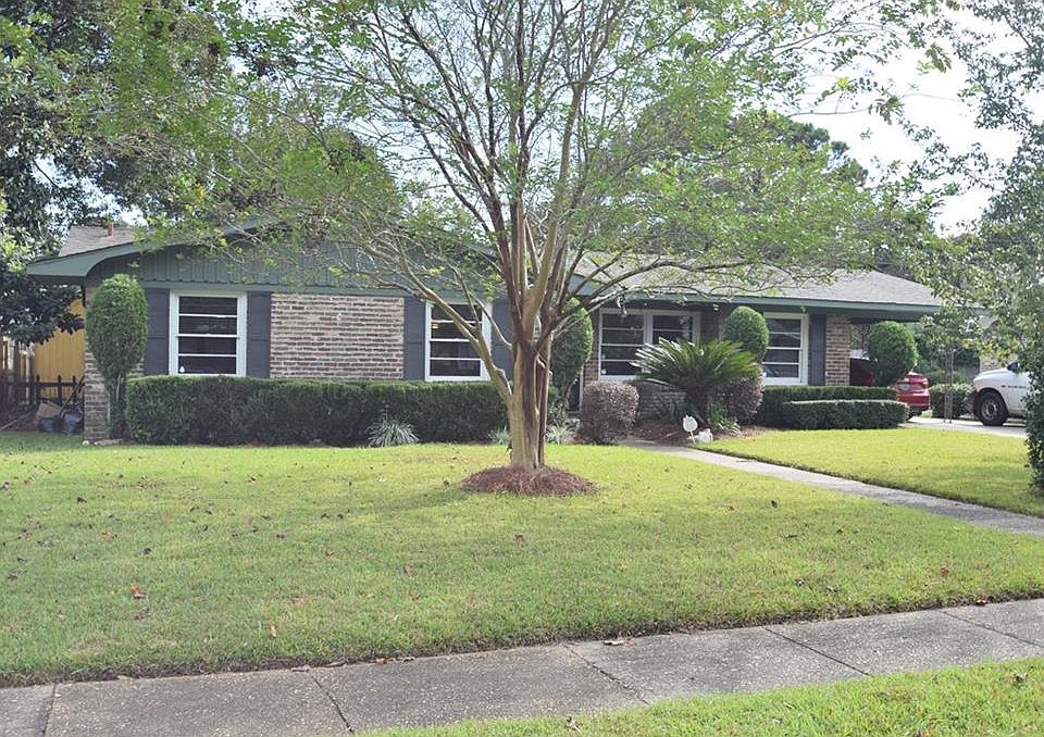 1st image of 2805 N Rosswood Dr