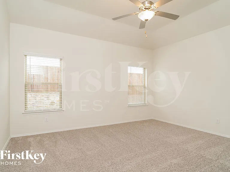 1045 N Churchill Dr — Photo 10