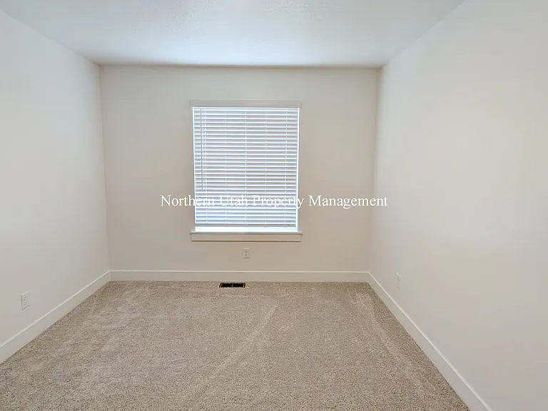 104 W 925 N — Photo 10