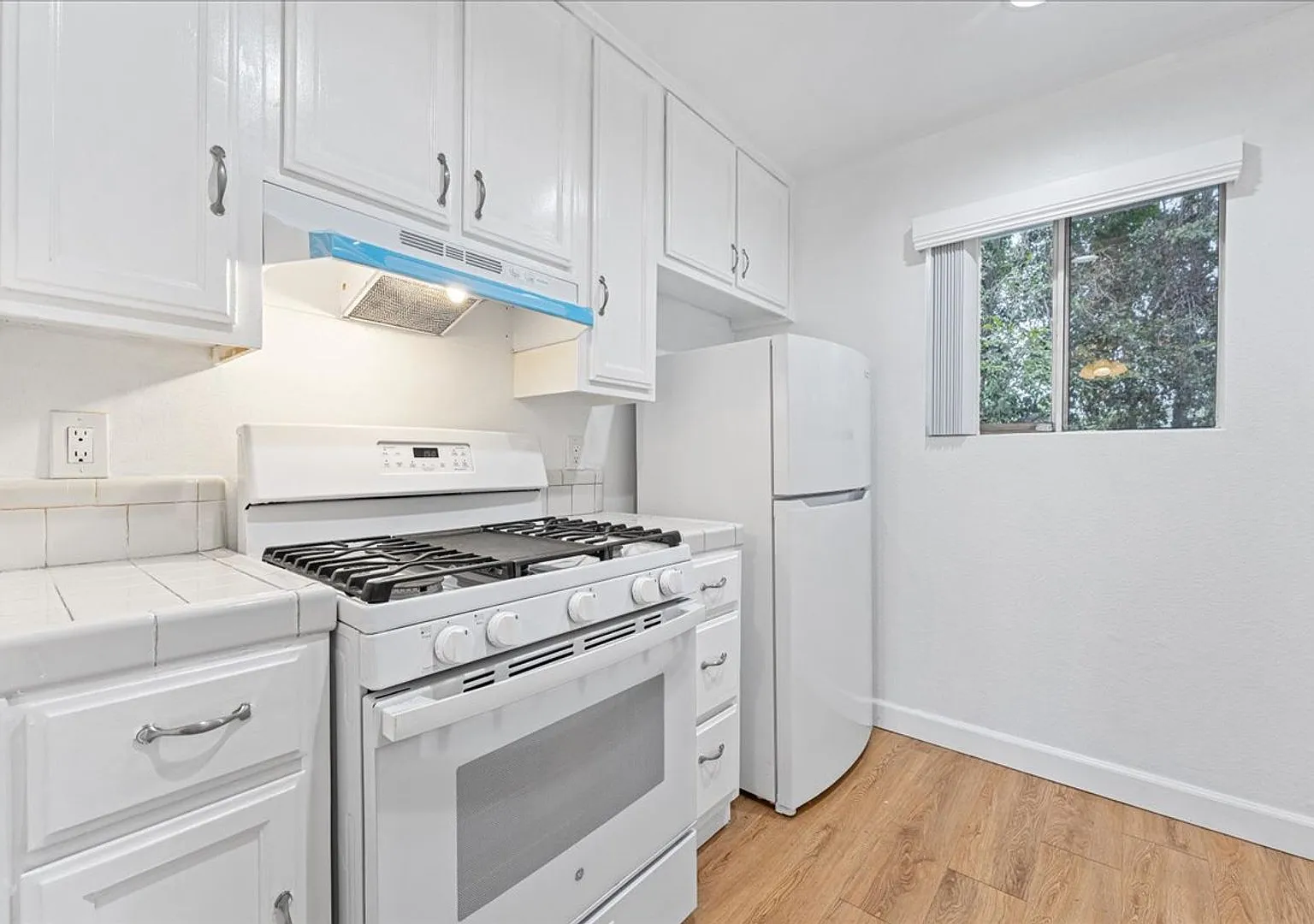 Beautiful Second Floor Apartment With Private Balcony! — Photo 4