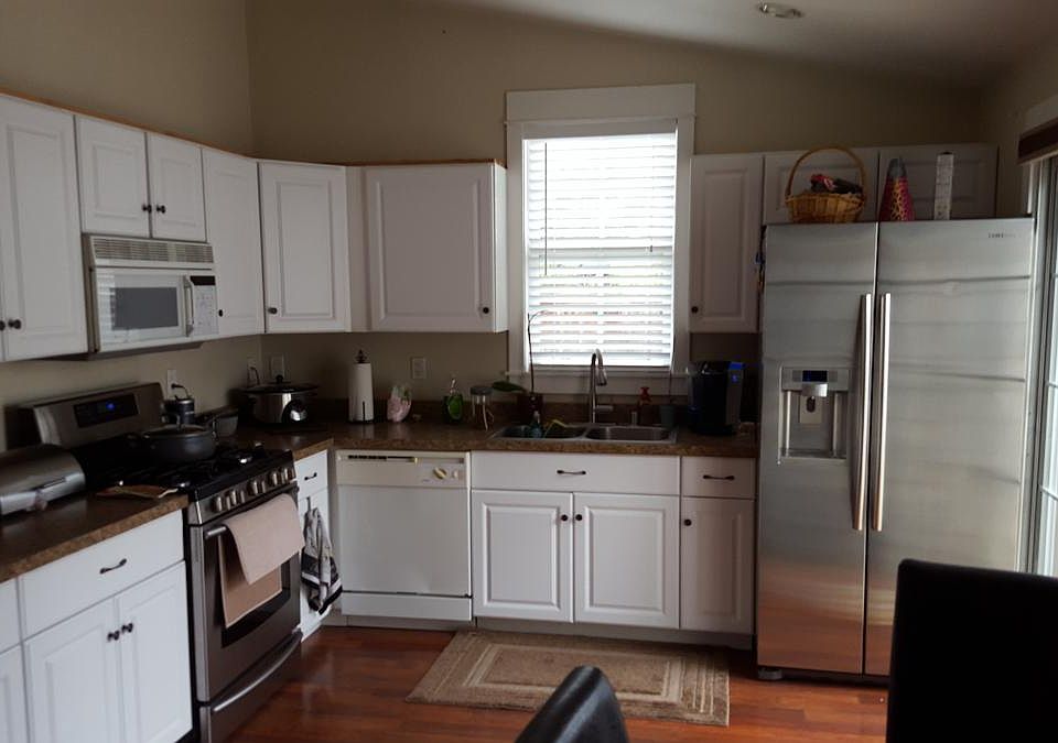 2nd image of 115 E 2nd St