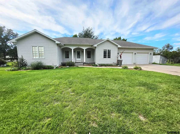 116 N 3rd St, Geneva, NE 68361