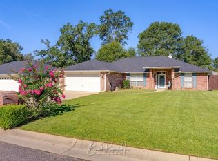 2511 Southern Oaks Dr, Cantonment, FL 32533