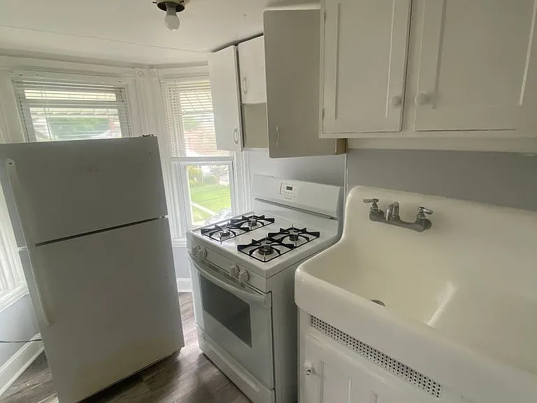 230 Sharon Ave — Photo 7