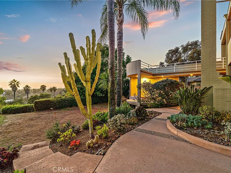 3028 Overhill Dr — Photo 39