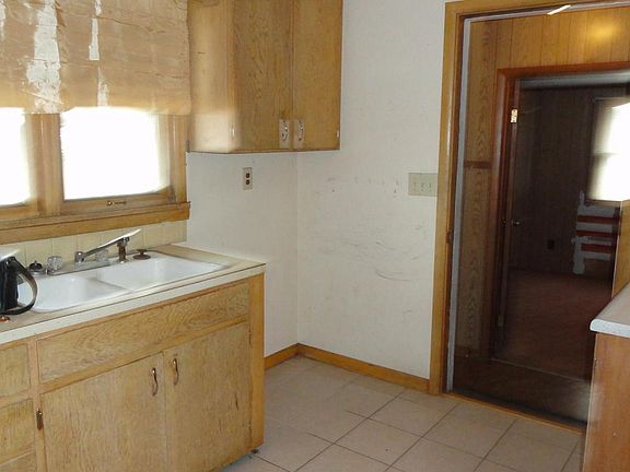 4th image of 504 S Western St