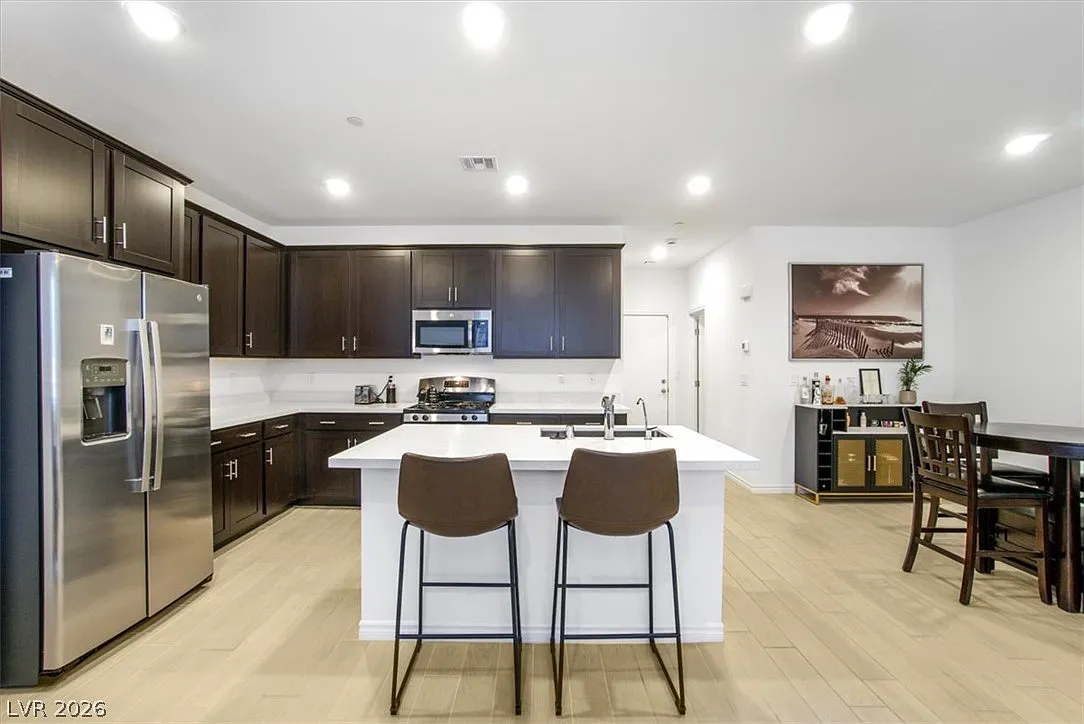 3 bed, 2.5 bath, 1784 sqft, $2,000 — Photo 3