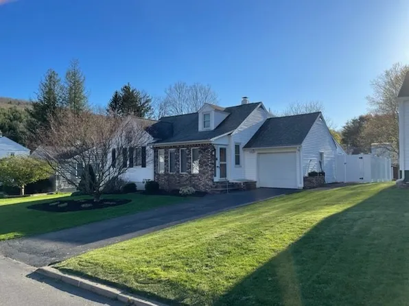 1413 Betty St, Endicott, NY 13760