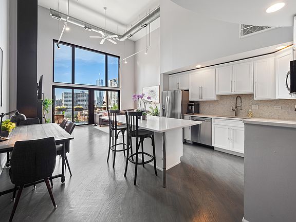3rd image of 616 W Fulton St APT 713