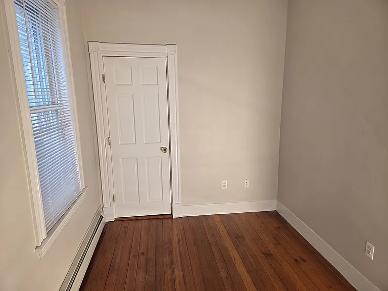 823 Saratoga St — Photo 11