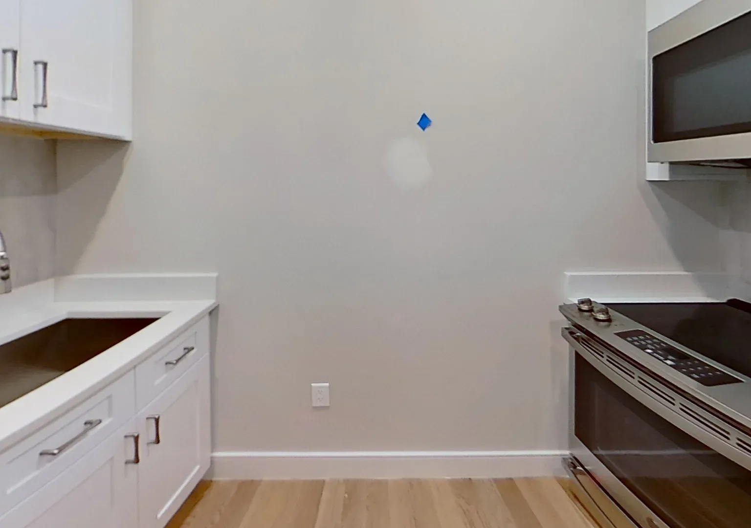 2 bed, 850 sqft, $3,695 — Photo 3