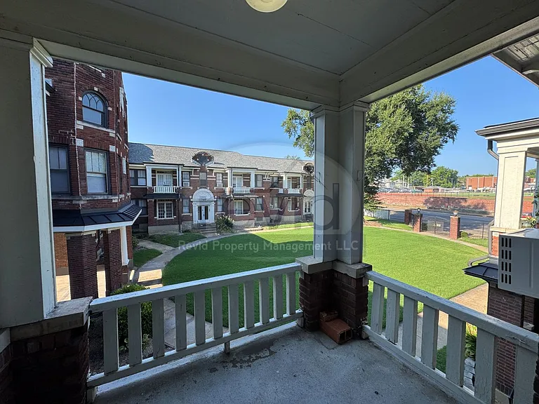 The Broadmoor Apartments — Photo 22