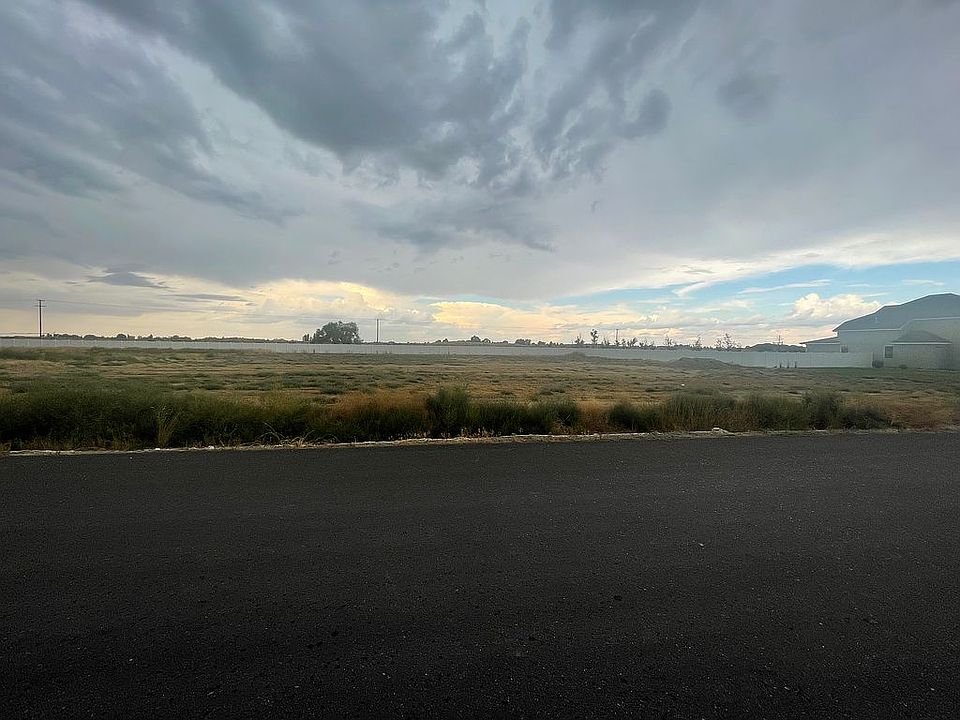 2nd image of 382 Skyline Dr
