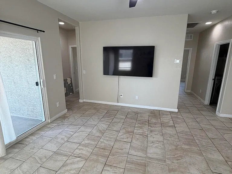 7836 W Riverside Ave — Photo 4
