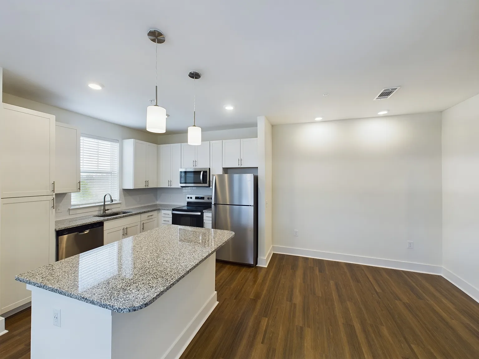 2 bed, 1150 sqft, $2,089 — Photo 3