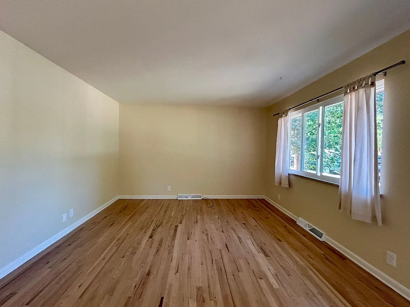 Updated 3 Bedroom Home with Garage & Fenced Yard — Photo 4