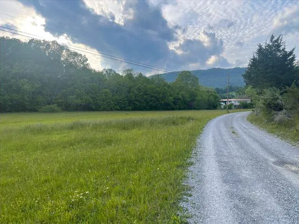 229 Chandler Dr, Ewing, VA 24248