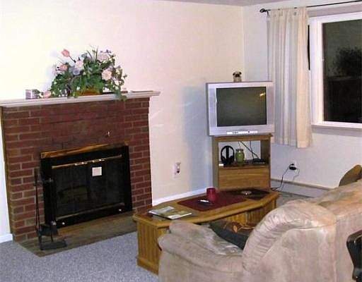 5th image of 21 Darlene Dr