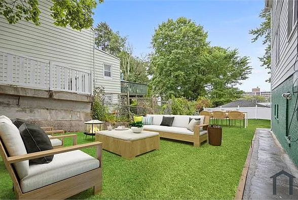 661 Van Duzer St #B — Photo 8