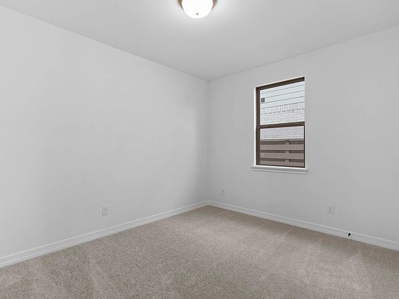 10642 Forward Street Interior Image 7