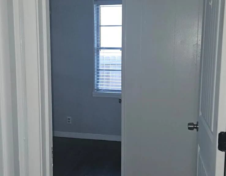 1214 Burleson St — Photo 5
